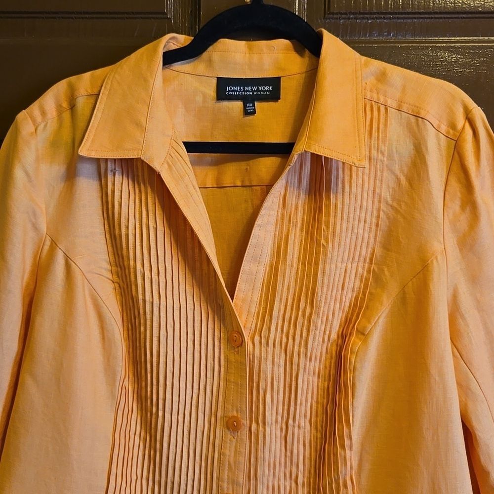 Jones New York-Linen Light orange, pleated,buttoned down Jkt. Size 14W NWT.
